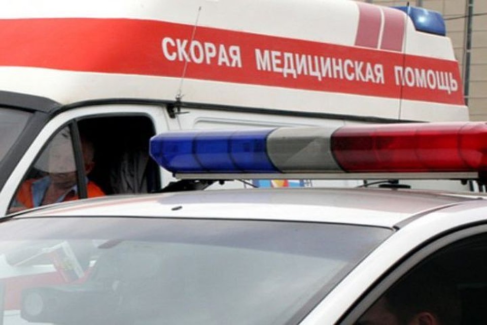 На место происшествия приезжали медики и сотрудники ГИБДД