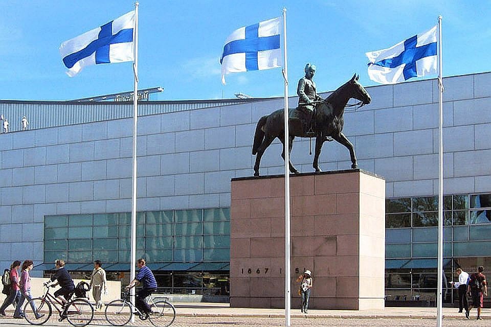 Финны зарабатывают более 2 тысяч в месяц.