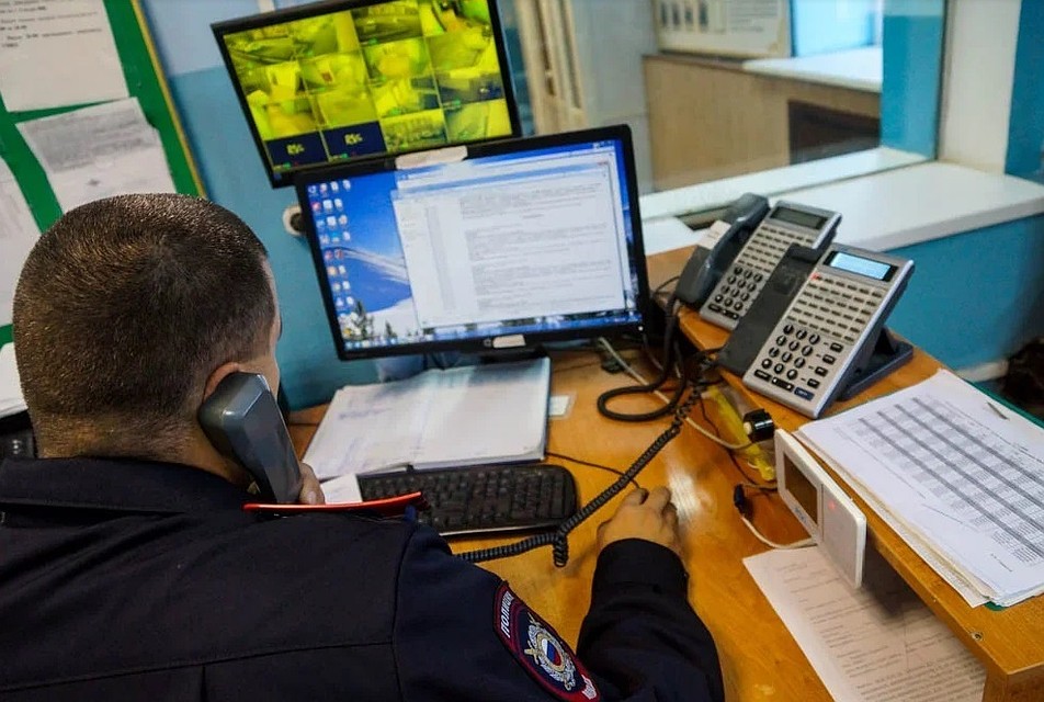 Правоохранители проверили пакет и не нашли в нем ничего опасного