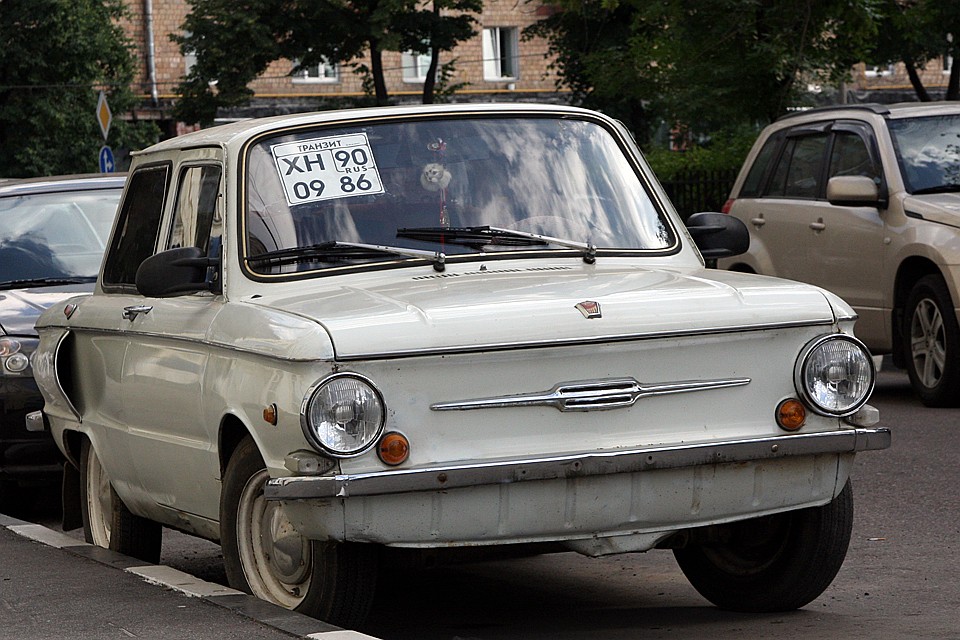 Сейчас никаких возрастных ограничений не существует, если говорить о разрешении ездить