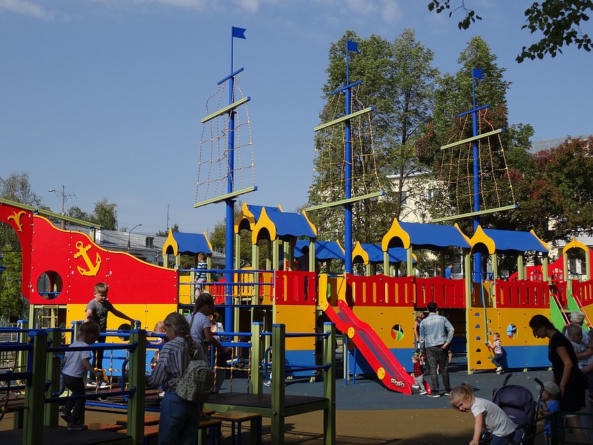 Большой корабль с горками