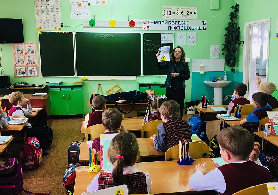Именно взрослые должны предупредить детей о том, чего нельзя делать с электроприборами