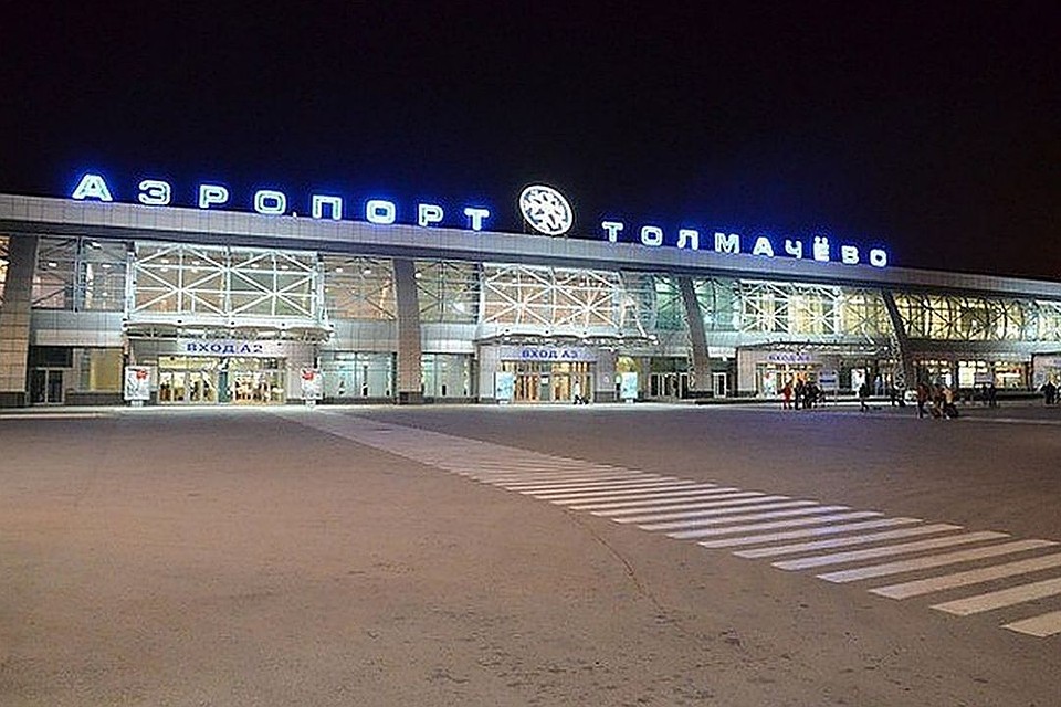Самолет дважды не смог взлететь в Толмачево.