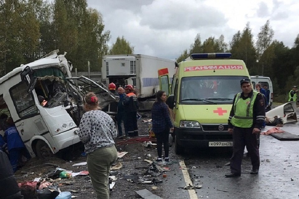Причиной аварии стал выезд водителя грузовика на встречную полосу. Фото: Дима Чуйко.