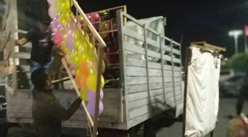 В итоге из центральной площади убрали 10 игровых деревянных конструкций.