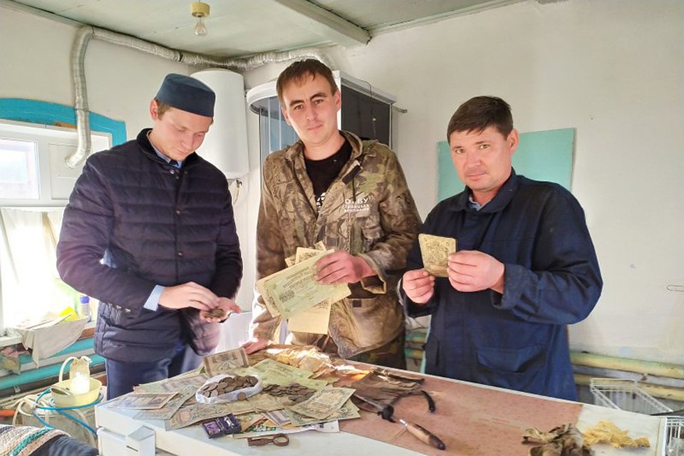 Дамир нашел сокровища в доме прадеда. Фото: Марина Клайн/газета «Регион»