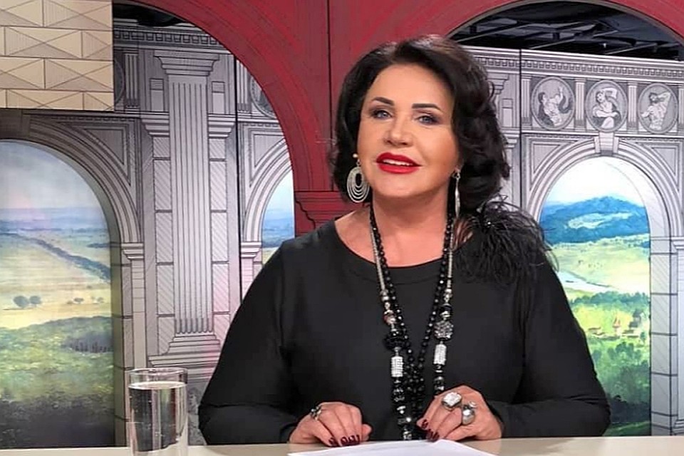 В свои 69 лет Надежда Бабкина тщательно следит за собой и прекрасно выглядит.