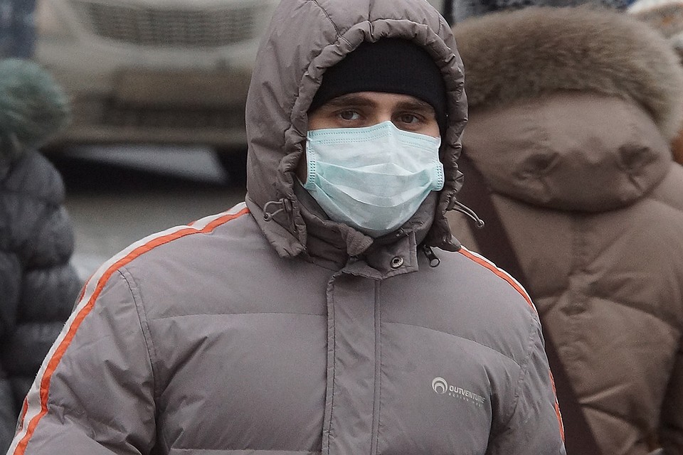 Медицинские маски теперь носят не только в профилактических целях, но и в качестве аксессуара.
