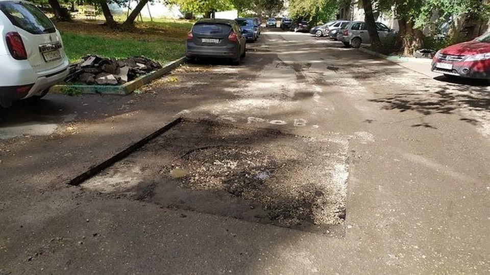 Во двор на улице Советской Армии наведались дорожники / Фото: @Aleksey_smr