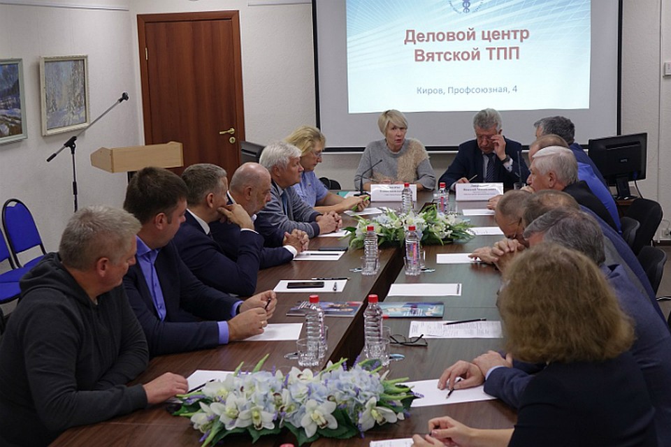 Стороны обсудили вопрос образования и повышения кадрового профессионализма. Фото: Кировская городская Дума