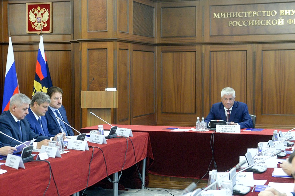 Глава МВД России Владимир Колокольцев возглавляет Правительственную комиссию по профилактике правонарушений.