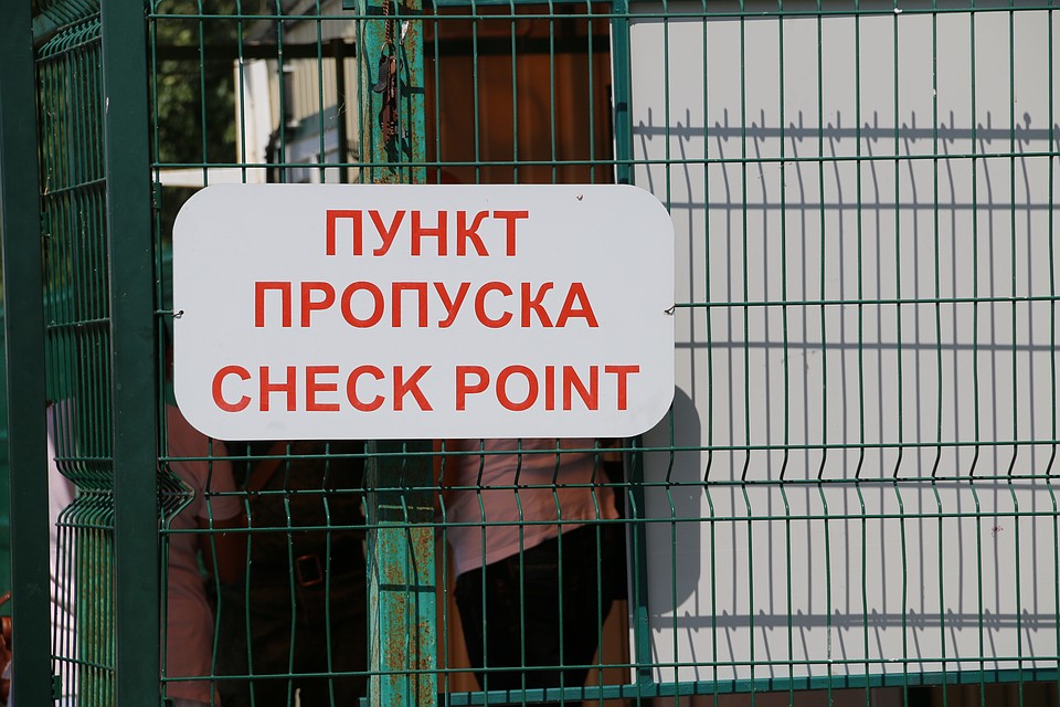 Украина пока не комментирует причины перекрытия движения