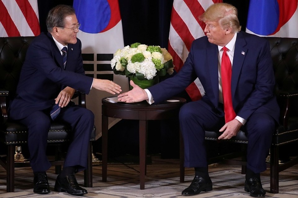 На встрече с президентом Южной Кореи Мун Чжэ Ином в Нью-Йорке президент США Дональд Трамп обсуждал и лидера КНДР