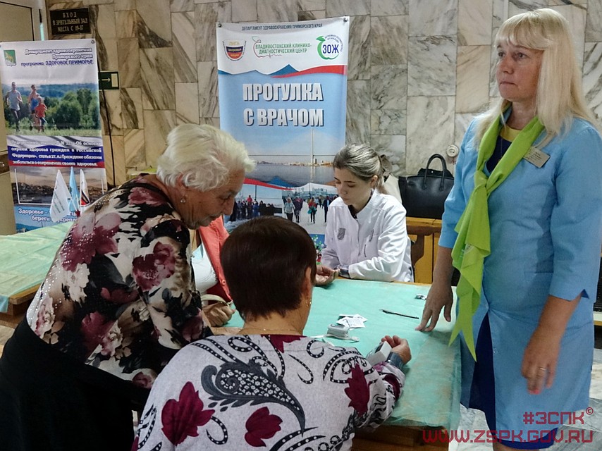 Активное долголетие требует внимания к состоянию здоровья. Фото: Александр МАСЛЯНКО.