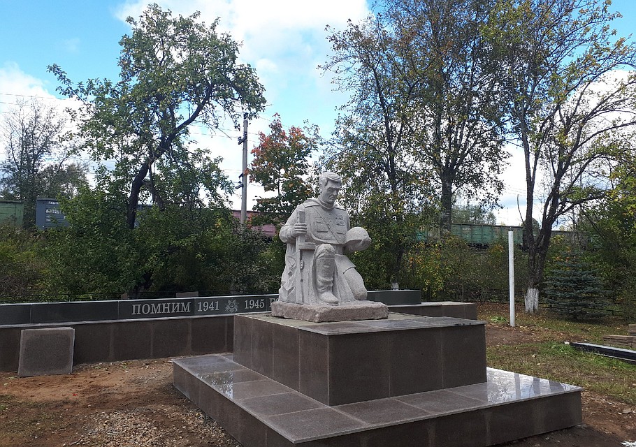 Внуки решили увековечить память деда, погибшего в Великой Отечественной войне, и перестроили мемориал Фото: olenino-gazeta.ru