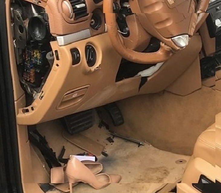 Автомобиль гнал со скоростью 120 км в час.