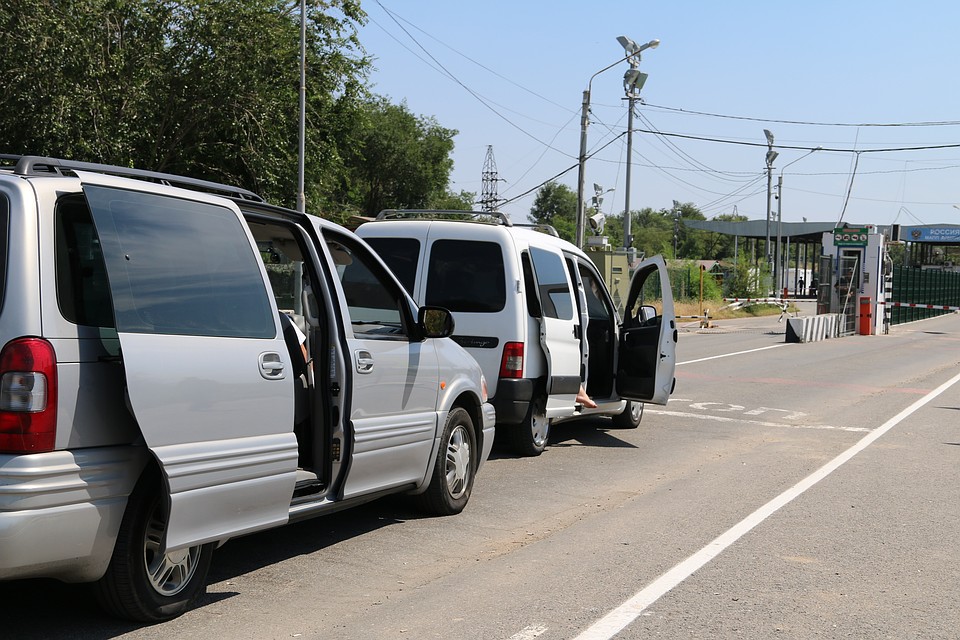 Пока что украинцы вынуждены пользоваться услугами нелегальных перевозчиков
