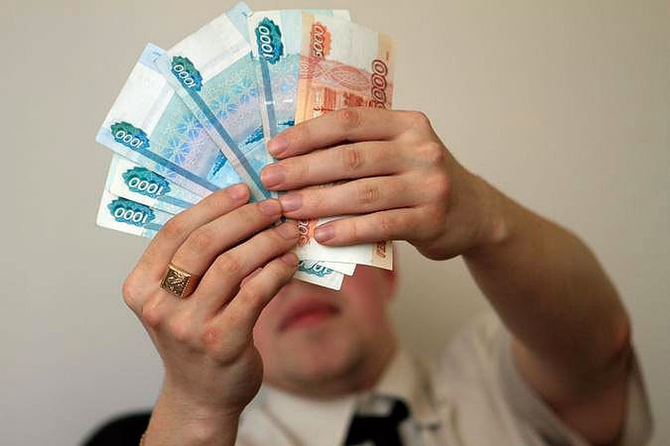 Работодатель задолжал сотрудникам около 6 млн рублей по заработной плате