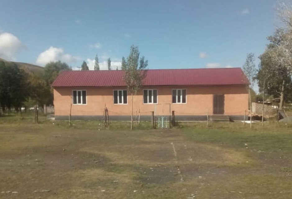 Дети временно будут учиться в здании клуба.