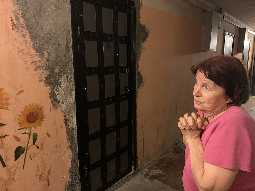 Соседка убийцы кондуктора рассказала, как им посоветовали избавиться от буйного соседа.