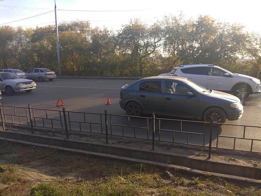 В Омске школьник угодил под машину, перебегая дорогу у Телецентра