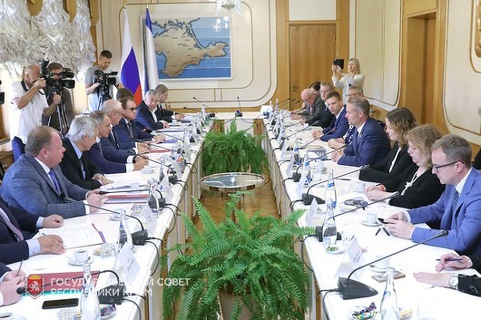 Представители делегации встретились с крымскими политиками. Фото: пресс -служба госсовета Крыма