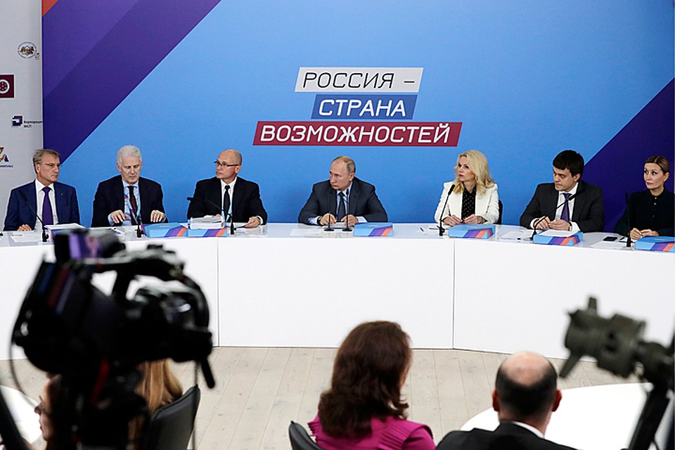Происходившее в сочинском центре одаренных детей «Сириус» очень напоминало экзамен. Фото: Михаил Метцель/ТАСС