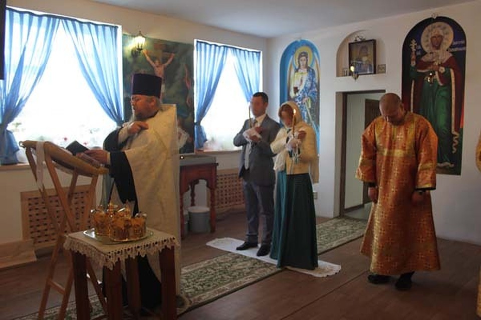 Под чтение молитв молодые обменялись кольцами и получили благословение Фото: пресс-служба УФСИН России по Тверской области