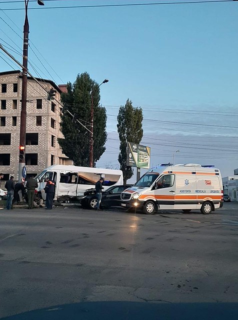 Серьезное ДТП с участием маршрутки в Кишиневе: Водитель и пассажир в больнице