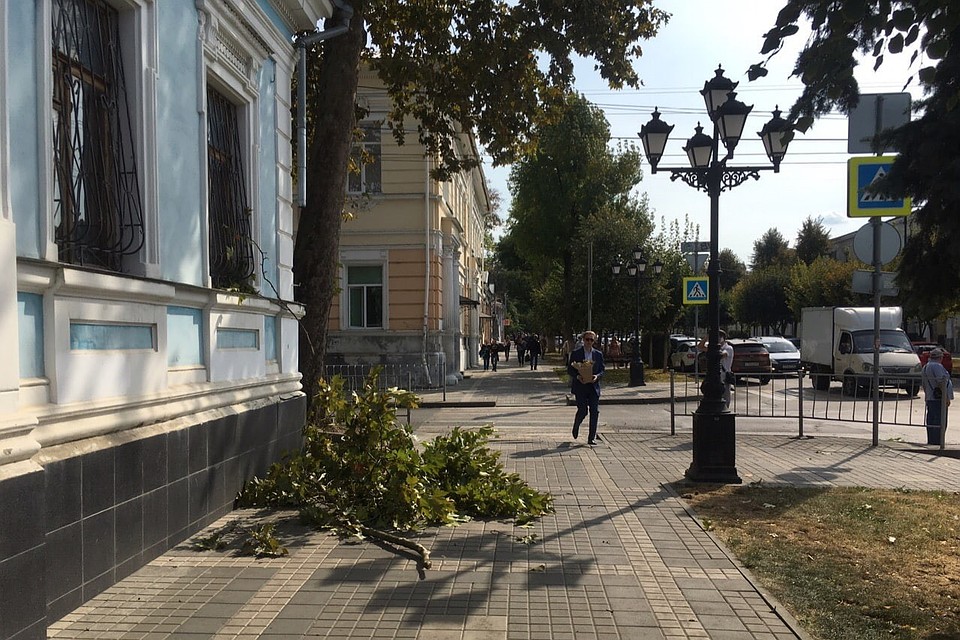 ЧП случилось в центре Симферополя. Фото: ПОДСЛУШАНО СИМФЕРОПОЛЬ/VK