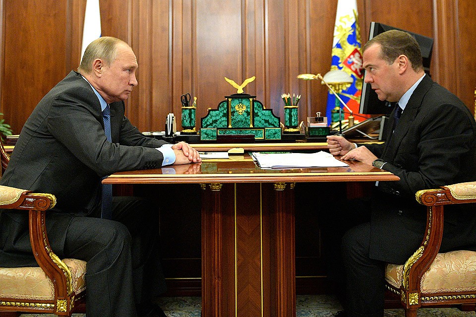 Президент РФ Владимир Путин и премьер-министр РФ Дмитрий Медведев во время встречи в Кремле. Фото Алексей Дружинин/пресс-служба президента РФ/ТАСС