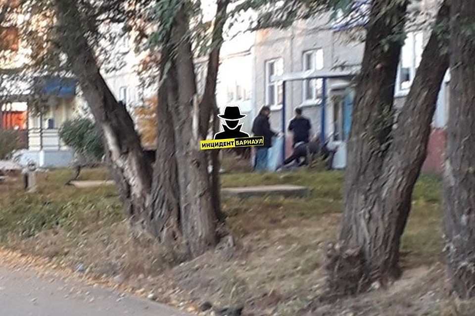 Следователи на месте происшествия. Фото: vk.com/incident22
