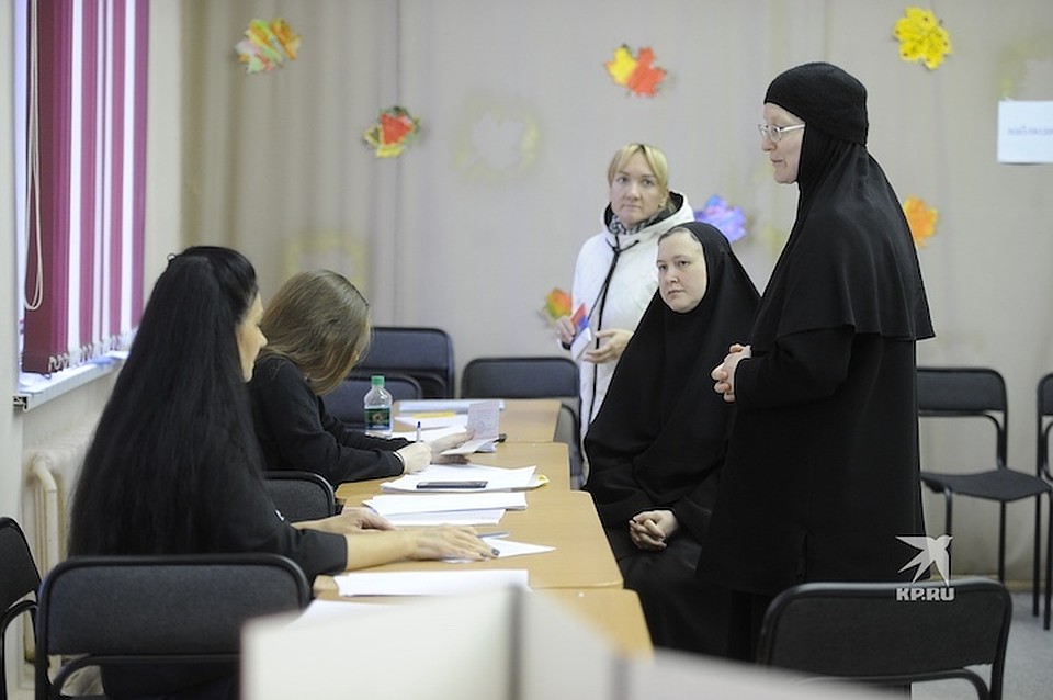 Опросные пункты открылись в 8 утра.