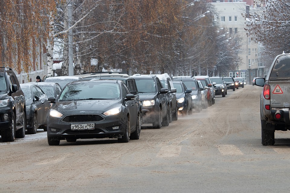 Глава админитрации города призвал водителей поменять резину