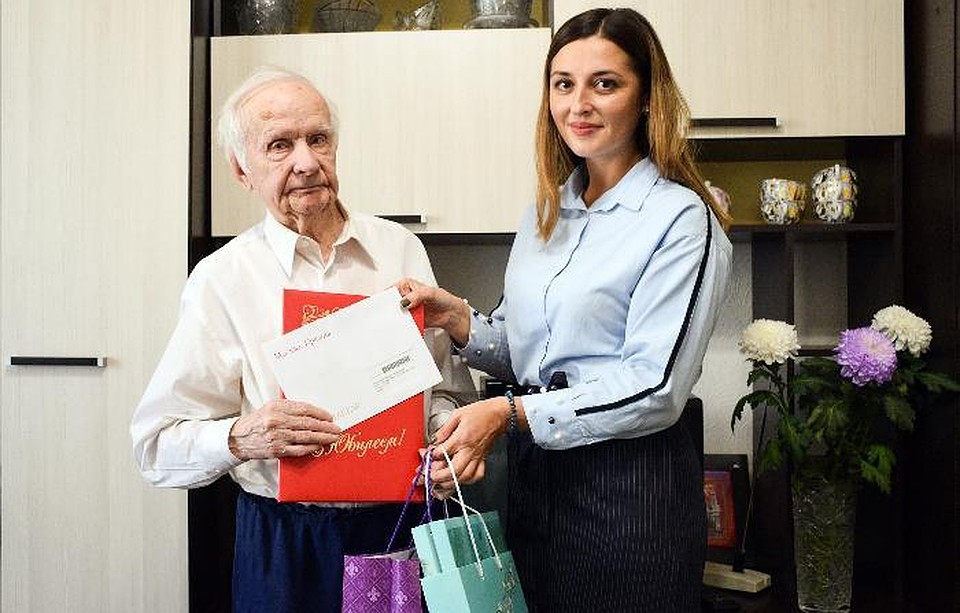 В Красноярске поздравили с 95-летием участника Курской битвы Фото: пресс-служба администрации Красноярска