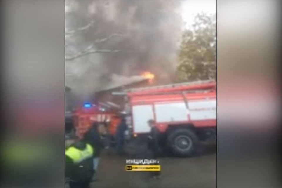 На месте происшествия работает МЧС. Фото: «Инцидент Новосибирск»
