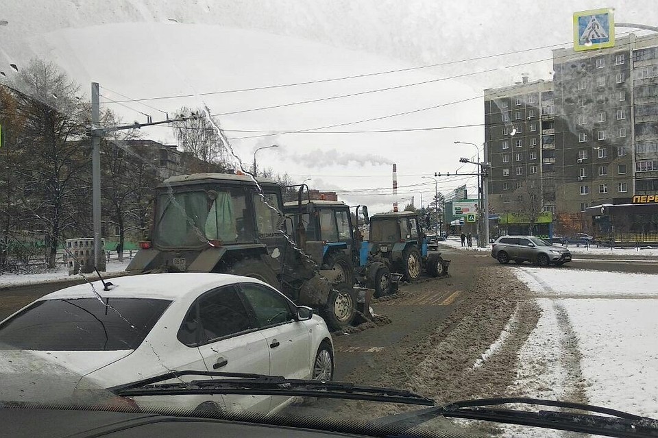 В Челябинске снег чистит 71 снегоуборочная машина. Фото: миндортранс Челябинской области