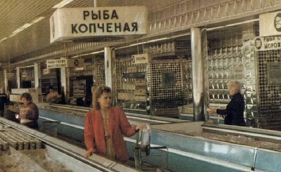 Вот тех времен, когда магазин "Океан" оправдывал своё название. Тюмень, 1980-е годы. Фото из группы "ТопТюмень | Типичная Тюмень" во ВКонтакте