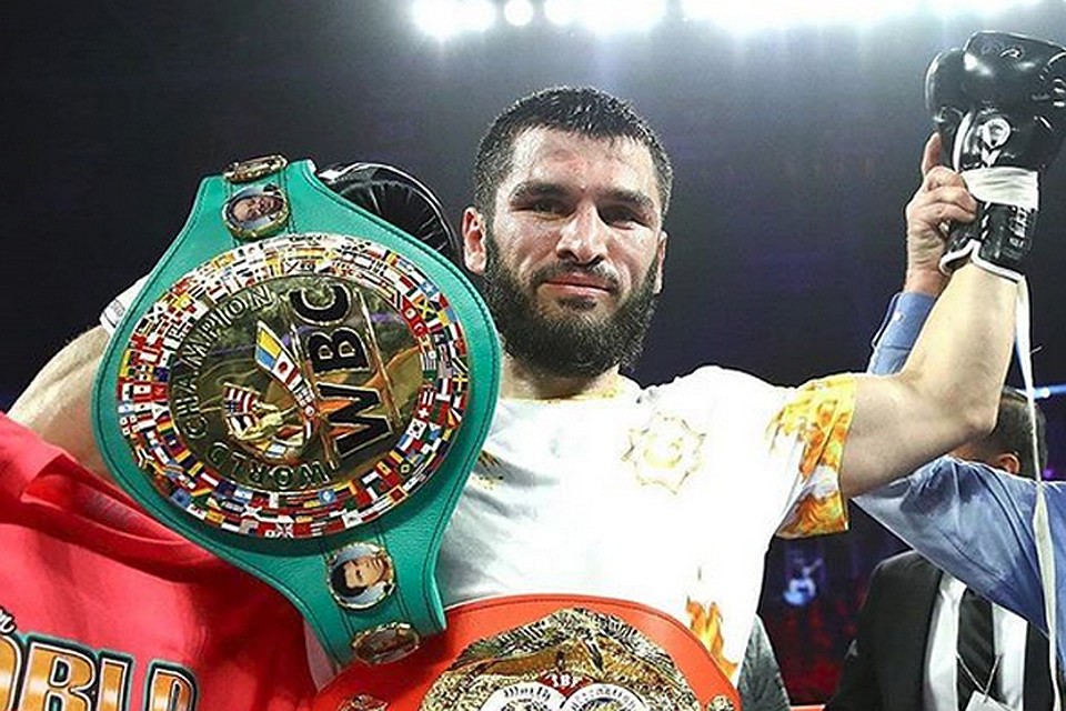 Бетербиев теперь имеет два чемпионских пояса