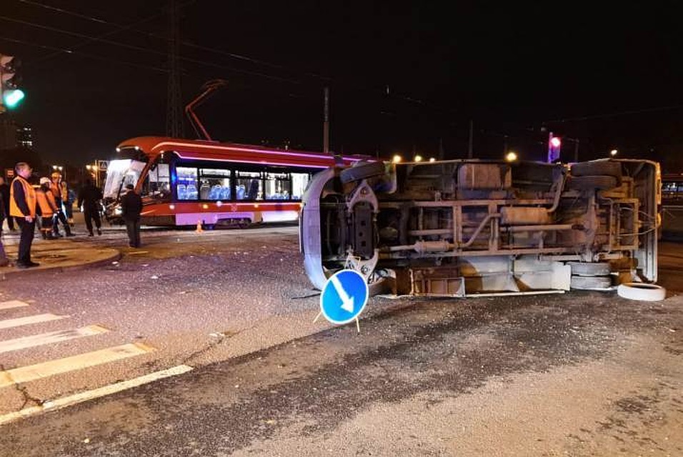 В аварии пострадали 16 человек Фото: ГУ МВД по Санкт-Петербургу и Ленинградской области