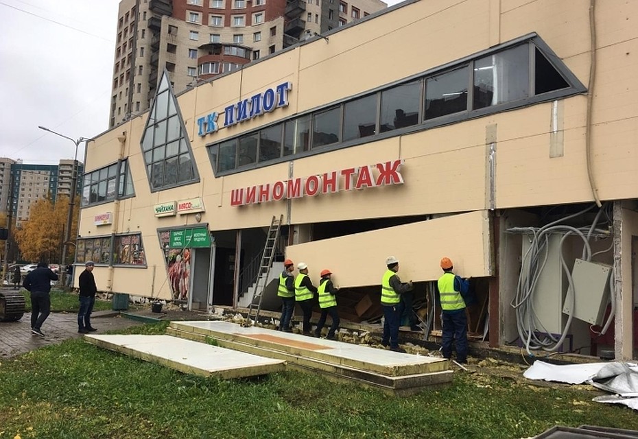 Шиномонтажке и различном общепиту в здании пришел конец. Фото: пресс-служба ККИ Петербурга