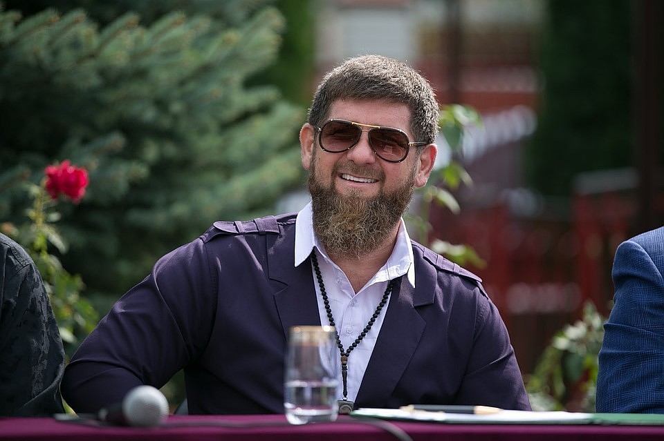 Кадыров возглавил конный поход в этническом костюме