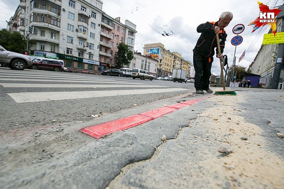 Дыр на челябинских дорогах полно и в центре.