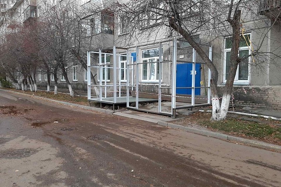 Около детских поликлиник в Красноярске начали оборудовать парковки для детских колясок. Фото: Галина Подвойская