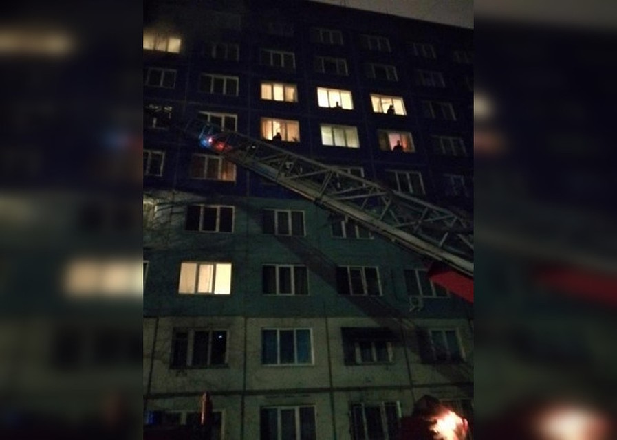 Пожарные спасли 52 человека из горящей многоэтажки в Кемерове.ФОТО: ГУ МВД России по Кемеровской области