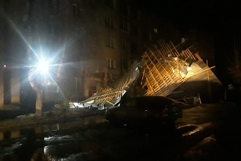 С "хрущевки" сдуло новенькую крышу.