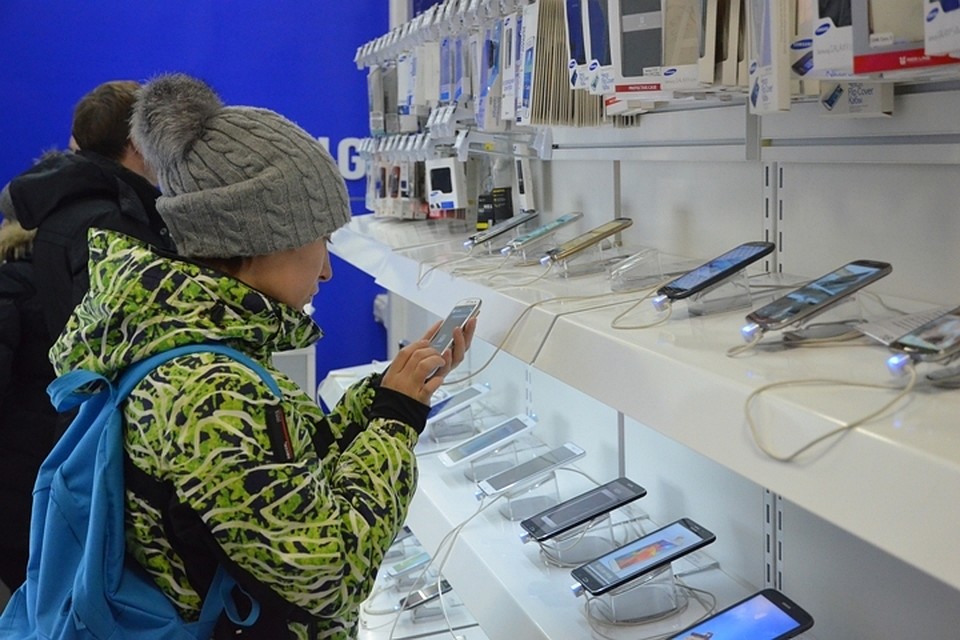 В Прокопьевске сотрудник салона связи незаконно оформлял кредиты на клиентов