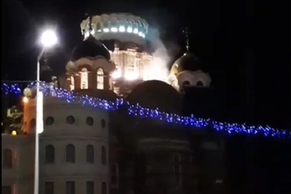 В Салехарде ночью горел строящийся храм Фото: Скрин видео vk.com