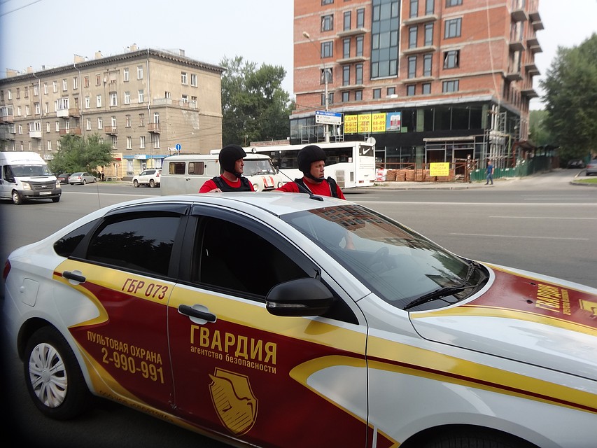 Нарушителя скрутили охранники. Фото: Агентство Безопасности ГВАРДИЯ.