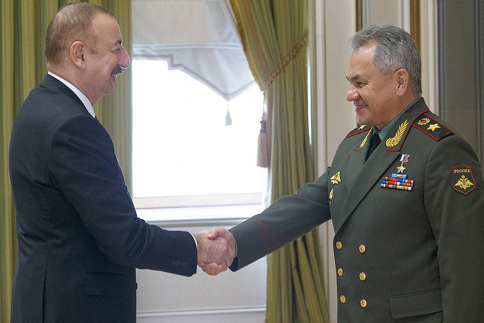 Глава Минобороны РФ Сергей Шойгу и президент Азербайджана Ильхам Алиев в Баку.